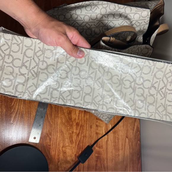 Calvin Klein Extra Large Cream and Brown Tote w/ Wallet and Base shaper. - Picture 5 of 13